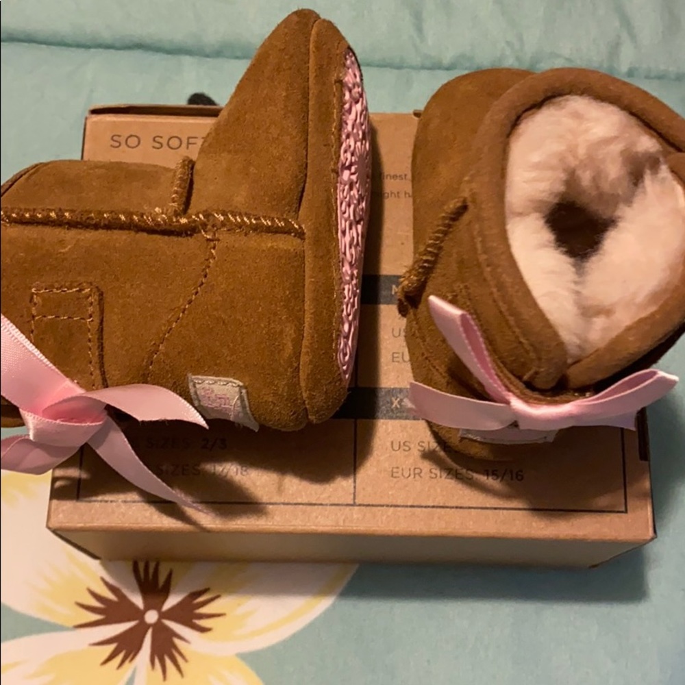 Ugg Boots with pink bow in the back